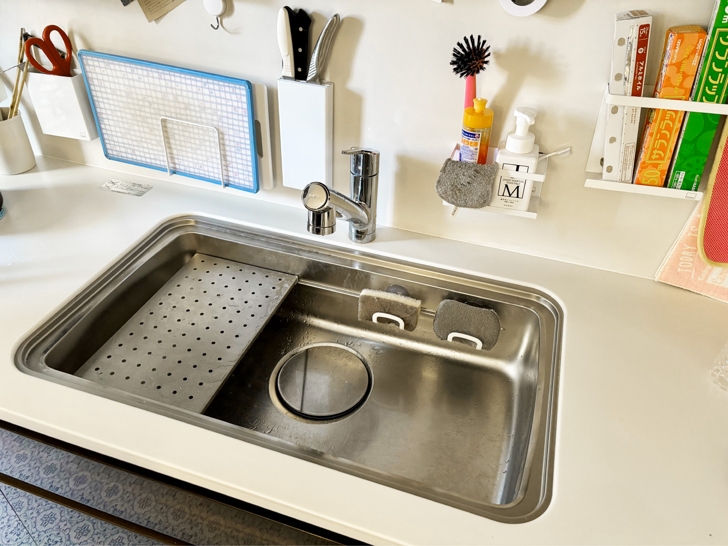 意外に困るシンクまわりのスポンジや洗剤の置き場