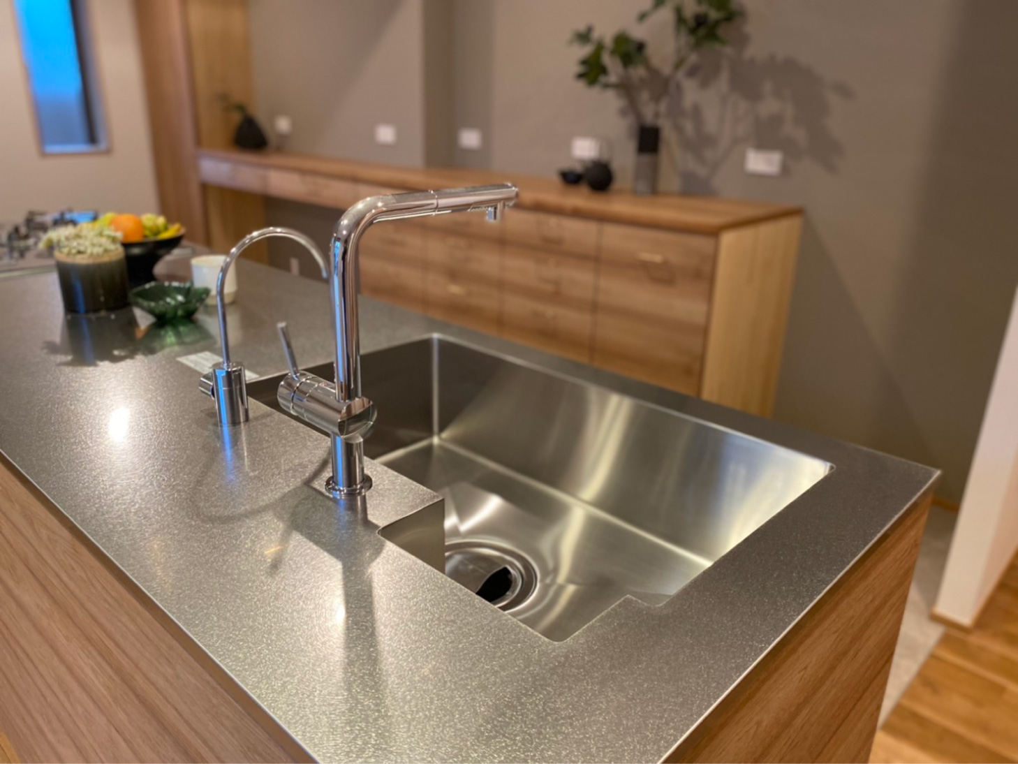 意匠性も清掃性も高いEシンクポケット付き