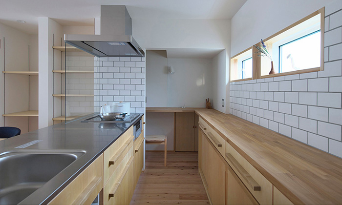I型キッチン×造作家具で手仕事を存分に魅せるオープン造作キッチンの実例