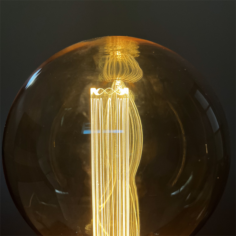 LEDフィラメント電球の繊細なフィラメント1